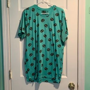 Pretzel Tee
